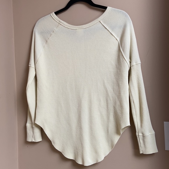 Tna by Aritzia Crew neck waffle long sleeve sweater - Picture 4 of 6
